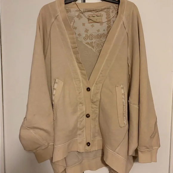 We The Free Round About Grandpa Cardigan size medium GUC - Picture 4 of 8